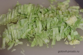 Салат с зеленым горошком консервированным  приготовить дома
